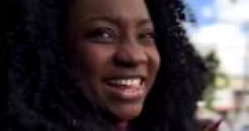 Cantora Adriana Araújo, voz marcante do samba mineiro, morre aos 49 anos após aneurisma