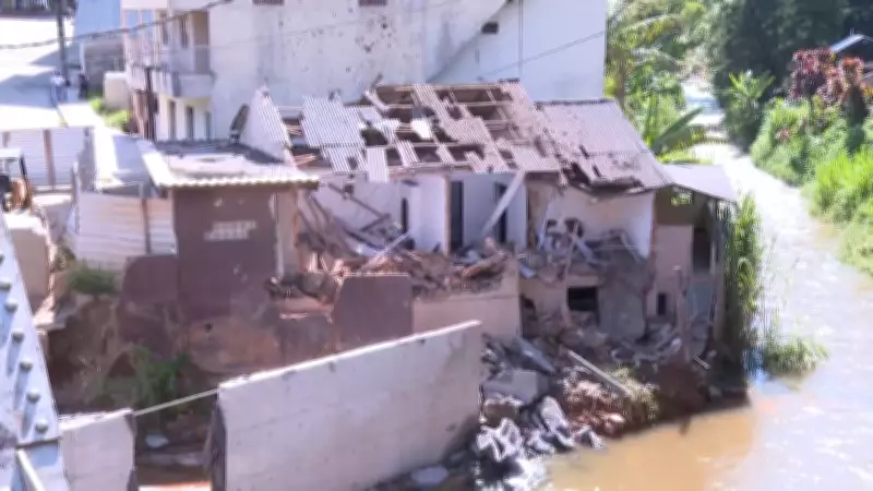 Casa é destruída por explosão de rochas em Vargem Alta, ES; proprietária relata desespero
