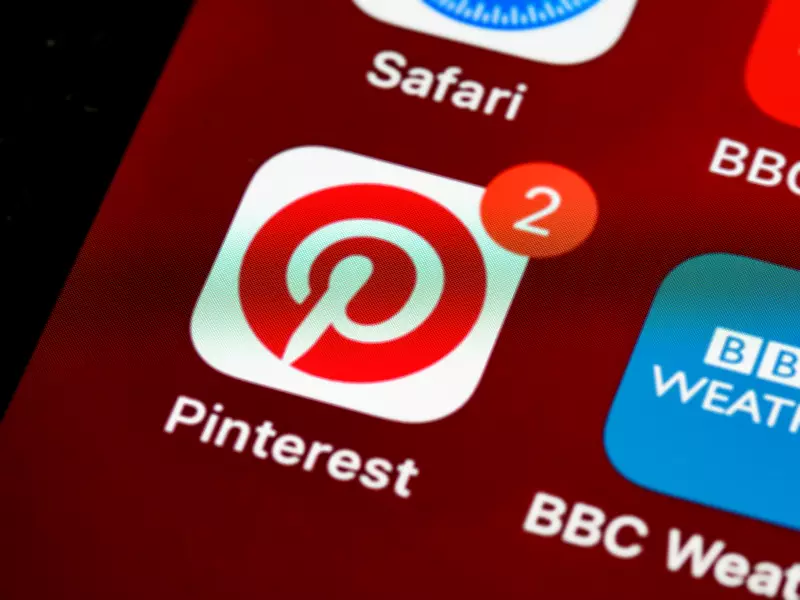 CEO do Pinterest defende proibição de redes sociais para menores de 16 anos
