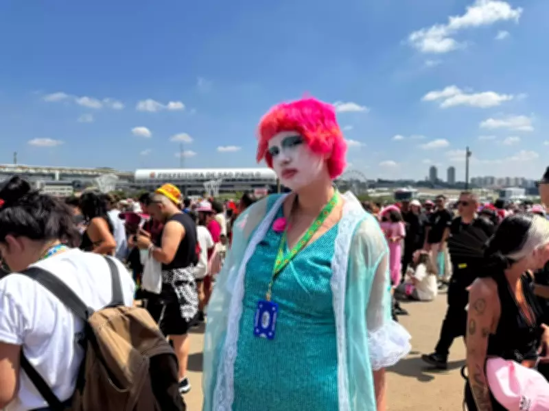 Chappell Roan inspira fãs LGBTQIA+ no Lollapalooza SP com estética drag e mensagem de aceitação