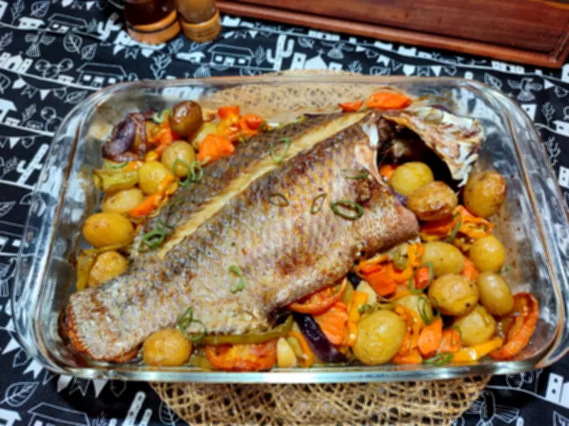 Chef Alexandre Dantas ensina receita de tilápia inteira assada com legumes no Inter TV Rural