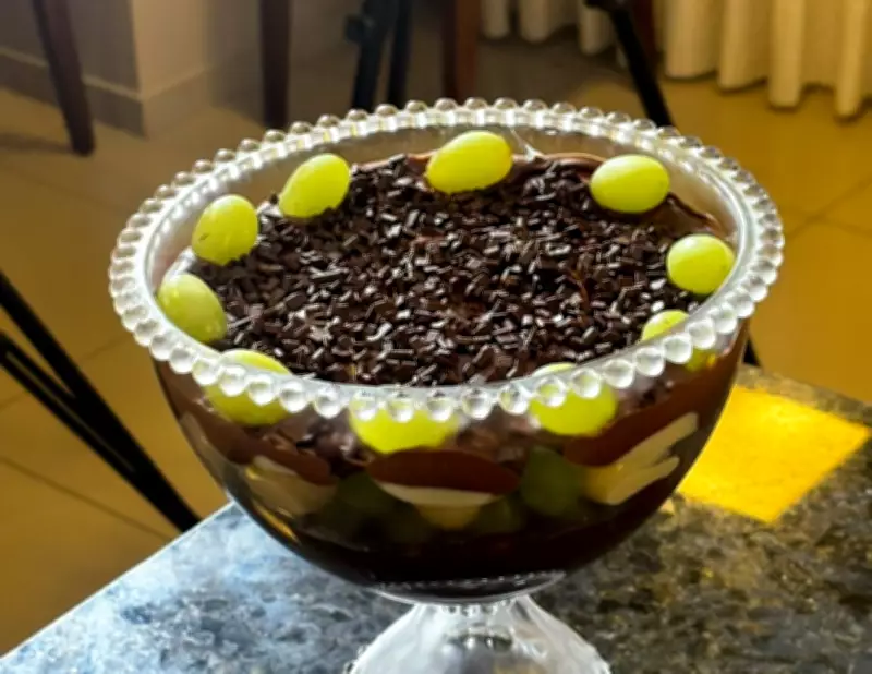 Chef JPB ensina receita de doce de uva na travessa com brigadeiros e ganache