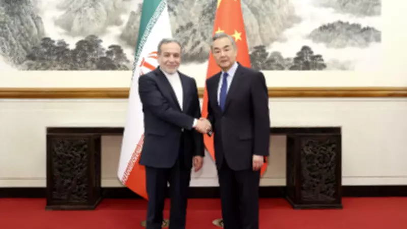 China defende diálogo urgente para paz no Irã em conversa com chanceler iraniano