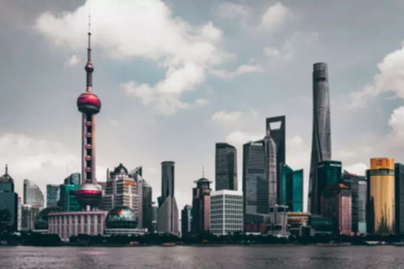 China proíbe prática de guardar cinzas em apartamentos devido a custos funerários elevados