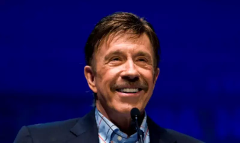 Chuck Norris, lenda do cinema de ação e ícone dos memes, morre aos 86 anos