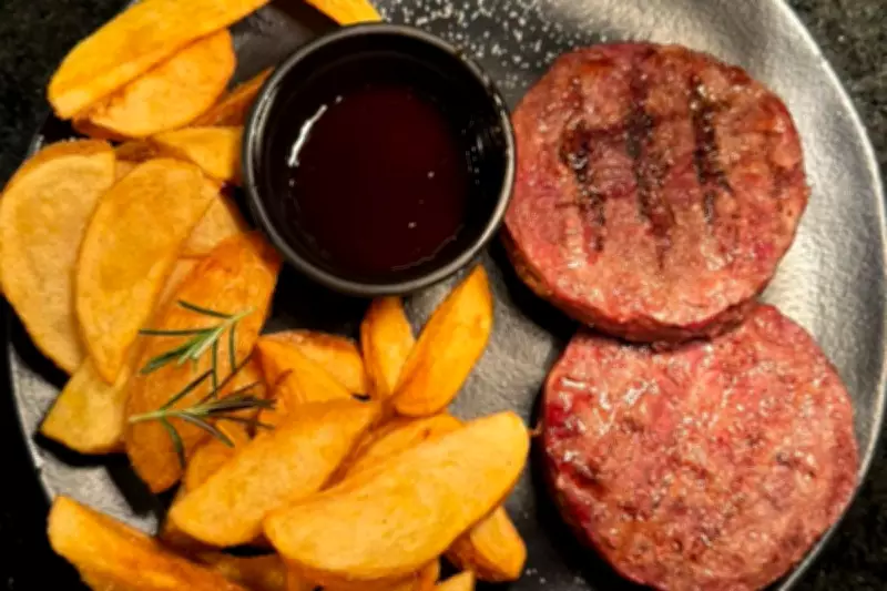 Churrascaria em Santos inova com carnes exóticas como avestruz e pirarucu