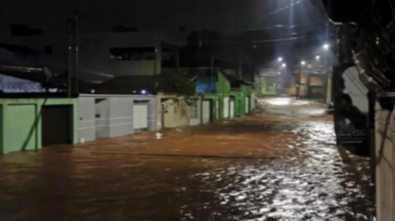 Chuva intensa causa alagamentos e deslizamentos em Itabira, MG