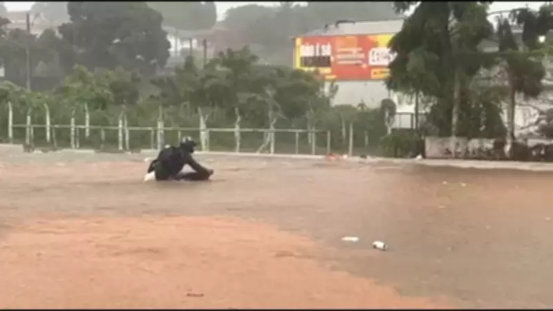 Chuva intensa causa alagamentos e eleva água a mais de um metro em Juazeiro do Norte