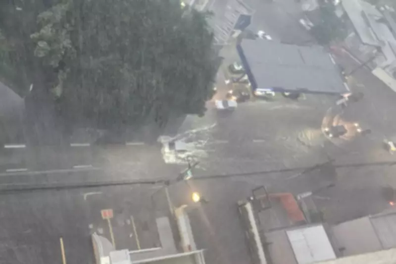 Chuva intensa causa alagamentos em São José dos Campos e mobiliza Defesa Civil