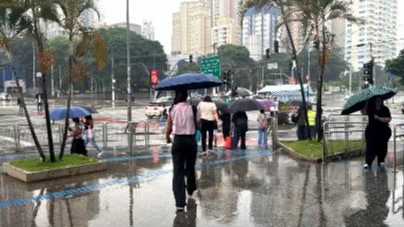 Chuva intensa coloca três regiões de São Paulo em estado de atenção para alagamentos