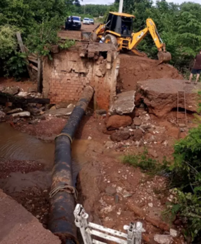 Chuvas em Várzea Grande causam desmoronamento e afetam abastecimento de água em 11 bairros