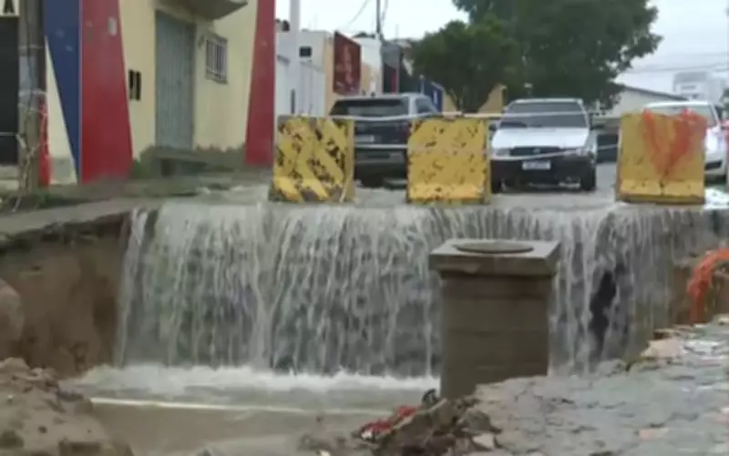 Chuvas intensas abrem cratera e deixam 28 cidades em emergência na Bahia