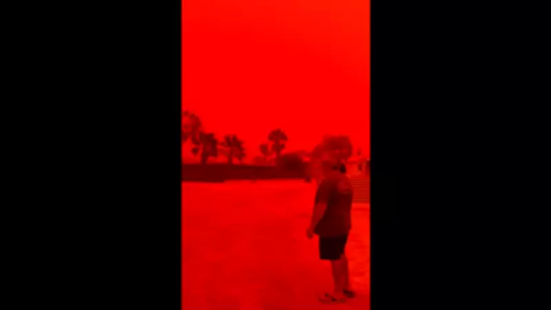 Ciclone Narelle tinge céu da Austrália Ocidental de vermelho intenso com poeira oxidada