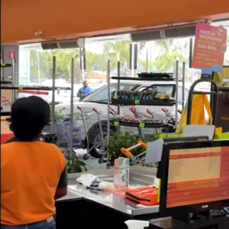 Cliente perde controle e invade mercado com carro em Indaiatuba, sem feridos