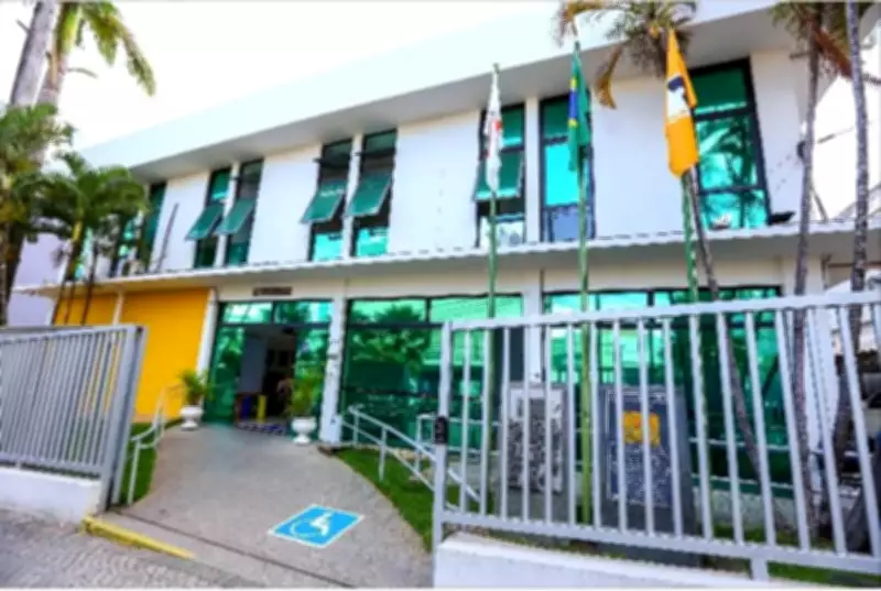 Câmara de Divinópolis aprova aumento de vereadores de 17 para 19 a partir de 2029