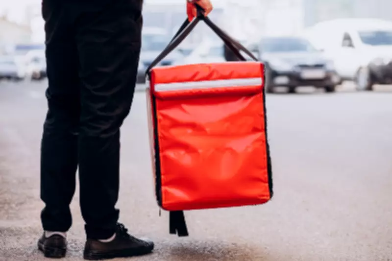 Câmara de Uberlândia aprova projeto que proíbe exigir entregadores subirem em apartamentos