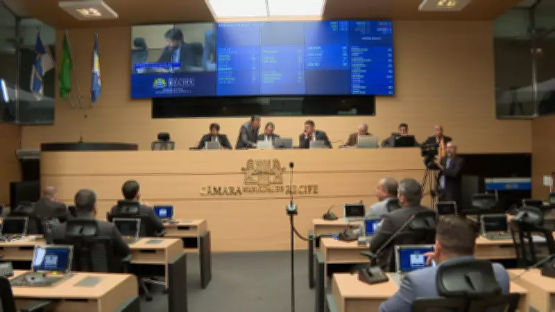 Câmara do Recife rejeita recurso contra arquivamento de CPI que investigaria João Campos