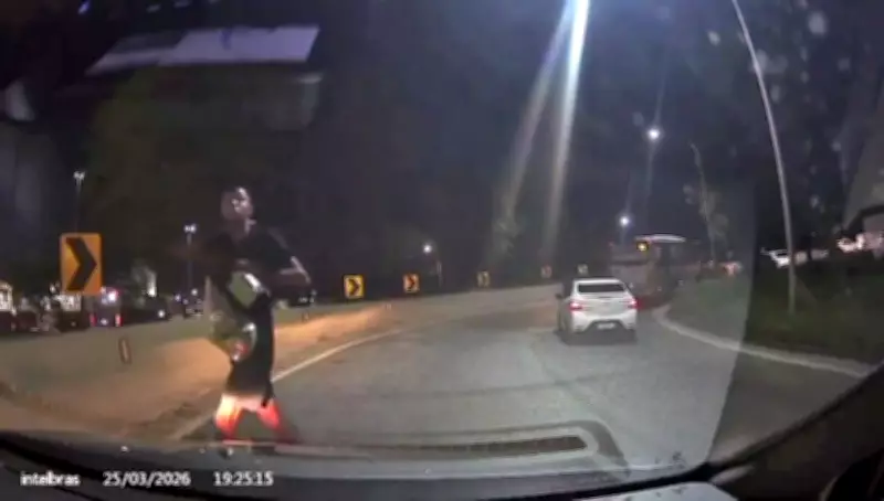 Câmera flagra assalto violento na Avenida Brasil; ladrão se fazia de vendedor ambulante