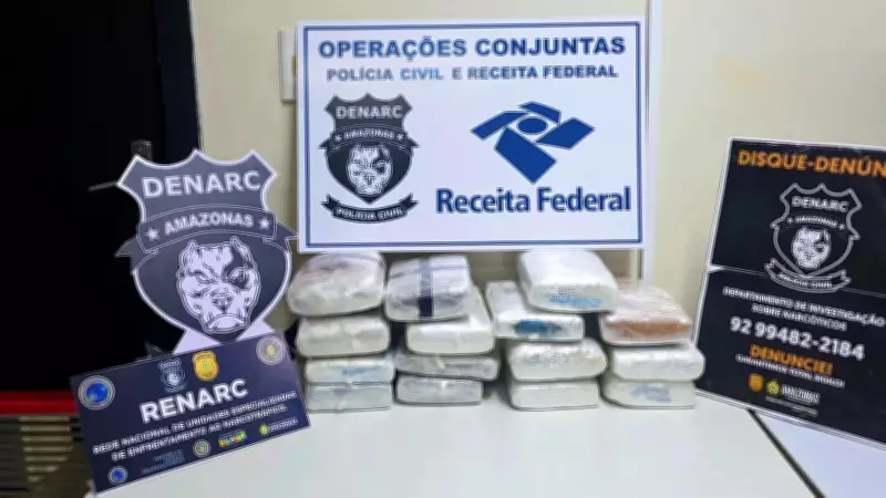Cão farejador da Receita Federal prende homem com 15 tabletes de maconha skunk em Manaus