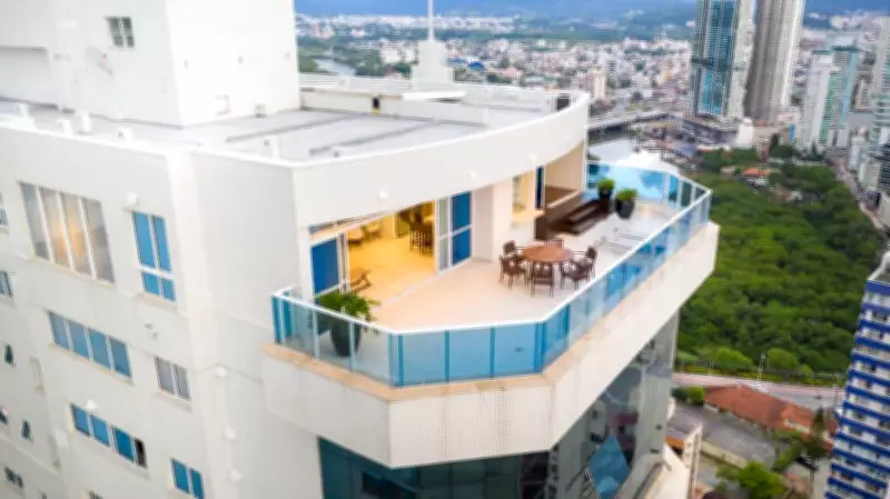 Cobertura de luxo em Balneário Camboriú é ofertada por R$ 42 milhões, a mais cara da orla