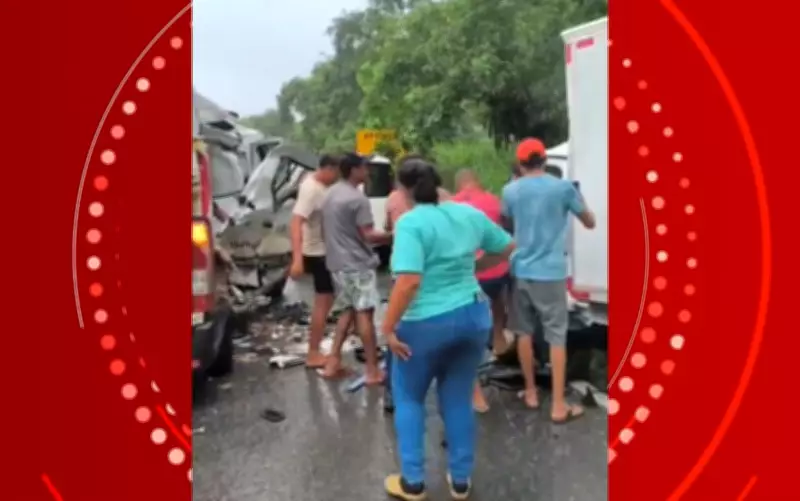 Colisão entre ambulância e caminhão fere três pessoas na Bahia