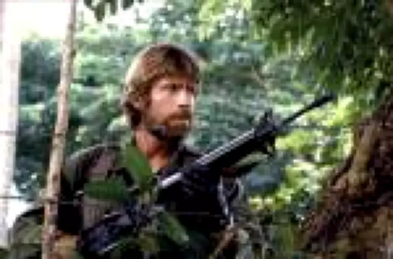 Como Chuck Norris se tornou uma lenda viral nas redes sociais após sua morte aos 86 anos