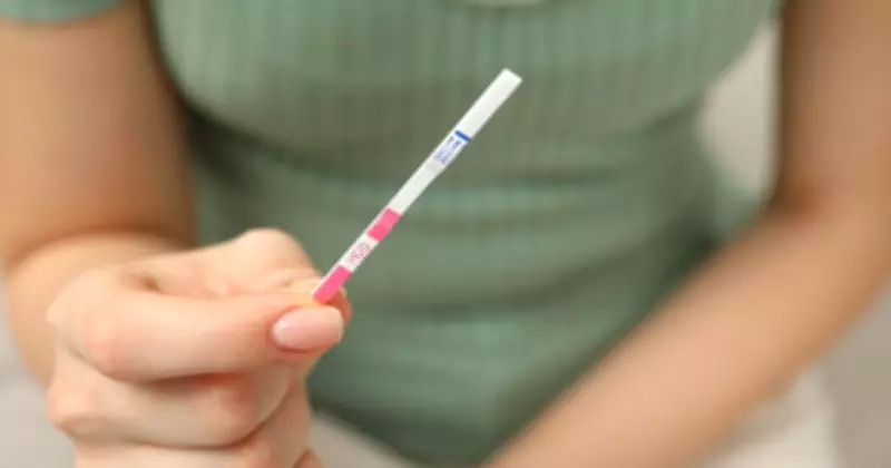 Como fazer teste de gravidez de farmácia: passo a passo completo e interpretação