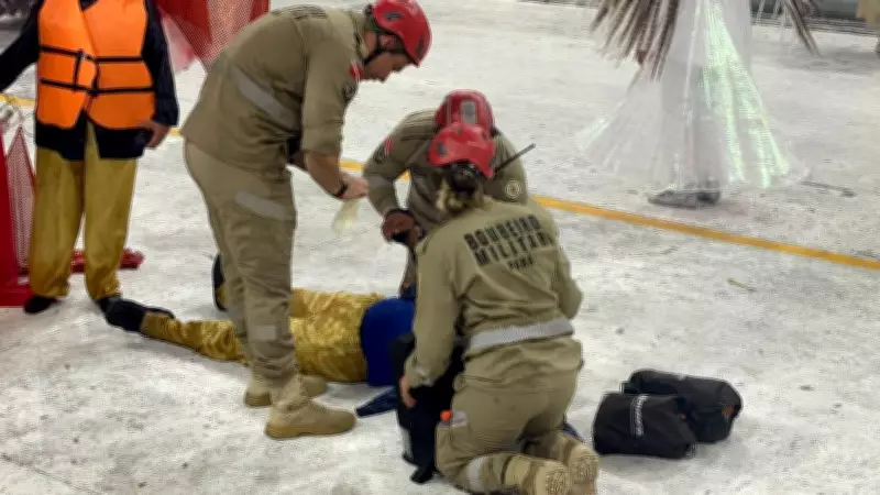 Componente de escola de samba passa mal durante desfile em Belém e é socorrido por bombeiros