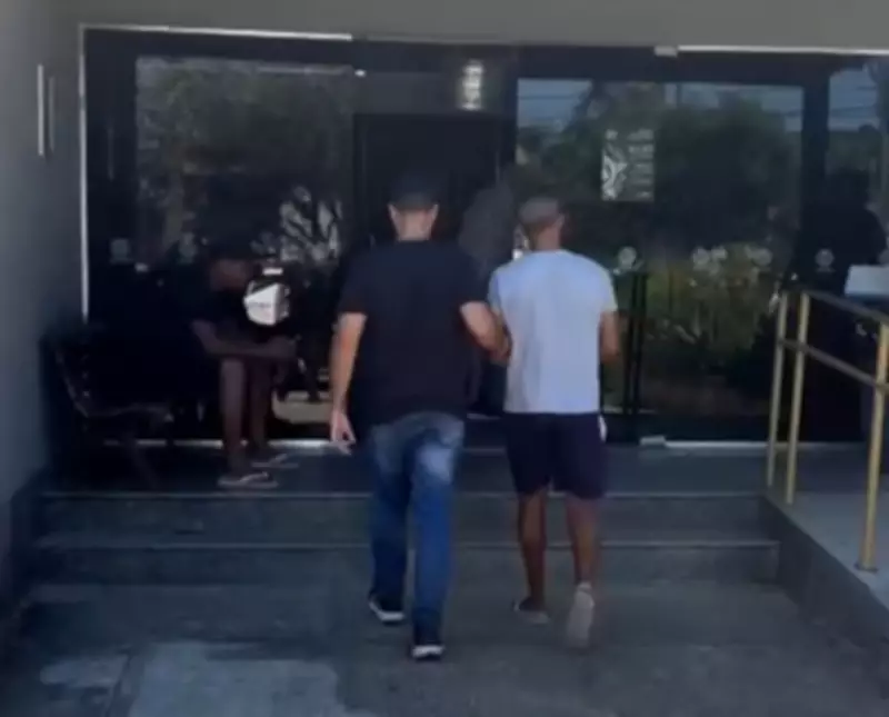 Condenado por homicídio em escola é preso após fuga espetacular pulando casas em Búzios