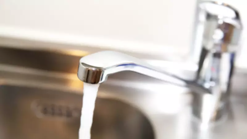 Condomínios do Rio lutam contra cobrança mínima de água que consome até 45% do orçamento