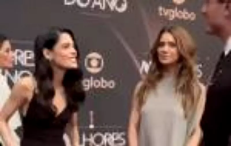 Constrangimento no tapete vermelho: Julia Dalavia ignora Letícia Spiller em evento da Globo