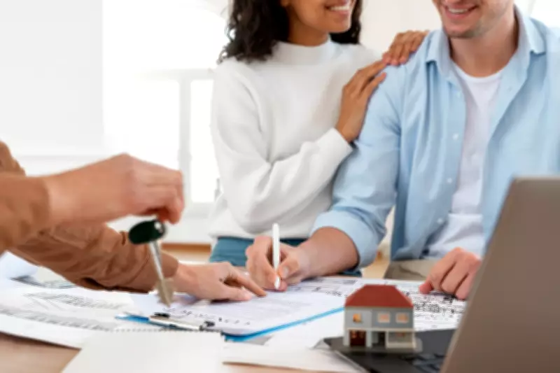 Copom reduz Selic, mas crédito imobiliário segue caro e impulsiona busca por consórcios