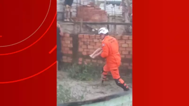 Criança de 3 anos é resgatada após cair em igarapé durante temporal em Manaus