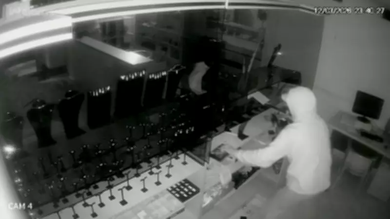 Criminosos furtam R$ 50 mil em joias em menos de dois minutos no Centro de Franca, SP