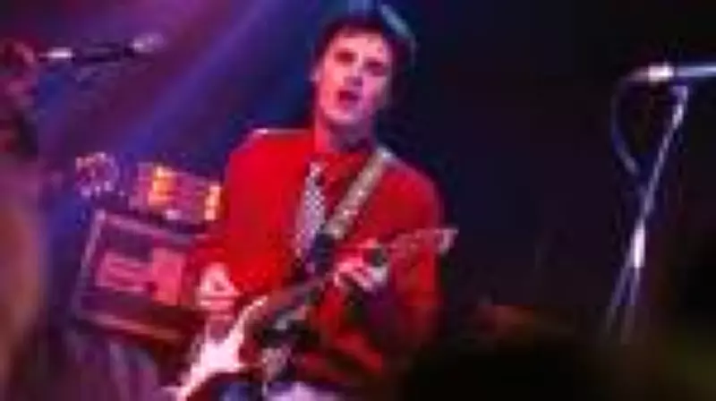 Cruz Beckham abraça rótulo de 'nepo baby' e lança carreira musical com banda indie