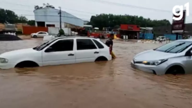 Cuiabá registra 104 pontos de alagamento após fortes chuvas; capital segue em alerta laranja