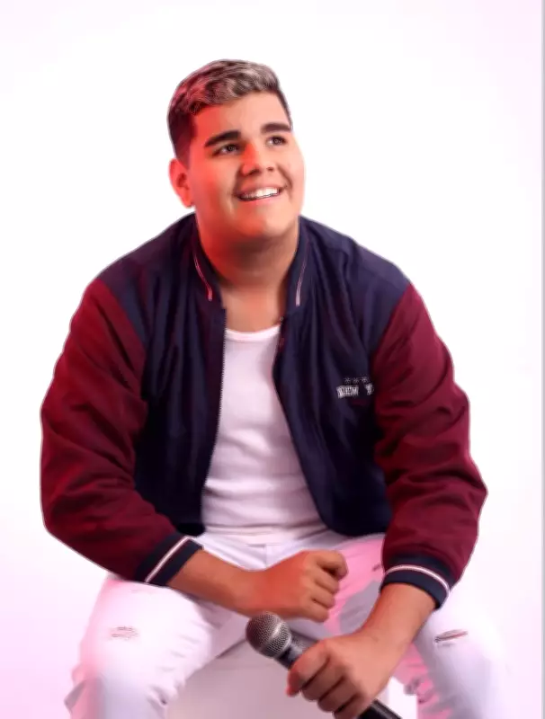 De Vitória de Santo Antão ao estrelato: a trajetória de Dougllas Fernanddo