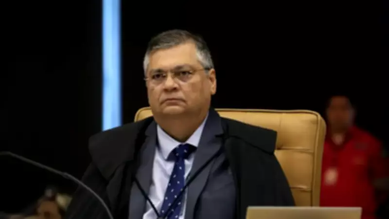 Decisão de Flávio Dino sobre sigilo de amiga de Lulinha gera crise entre STF e Congresso