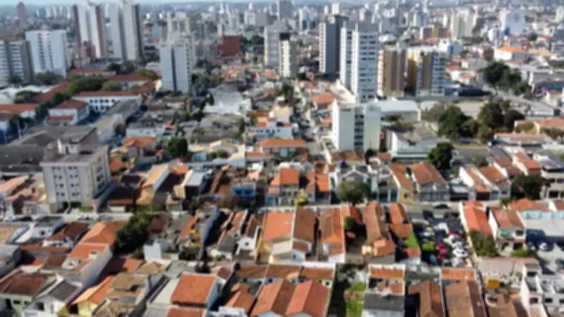 Decreto de Taubaté suspende reajustes e contratações para conter gastos públicos