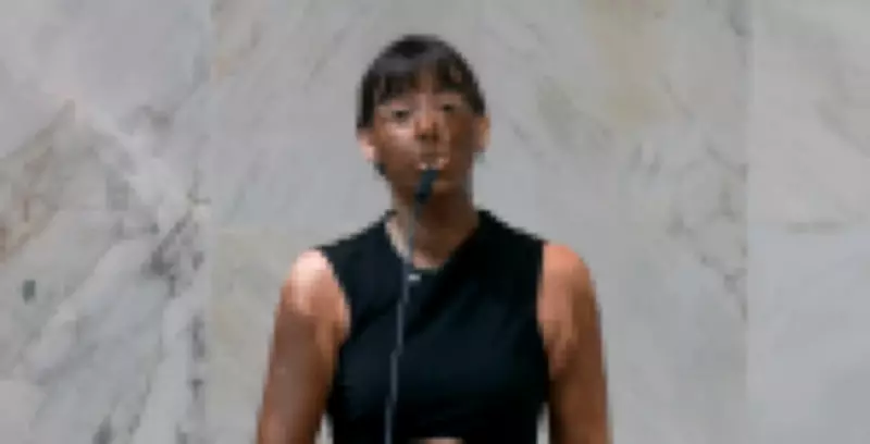 Deputada que fez blackface na Alesp se declarou parda à Justiça Eleitoral; Hilton pede investigação