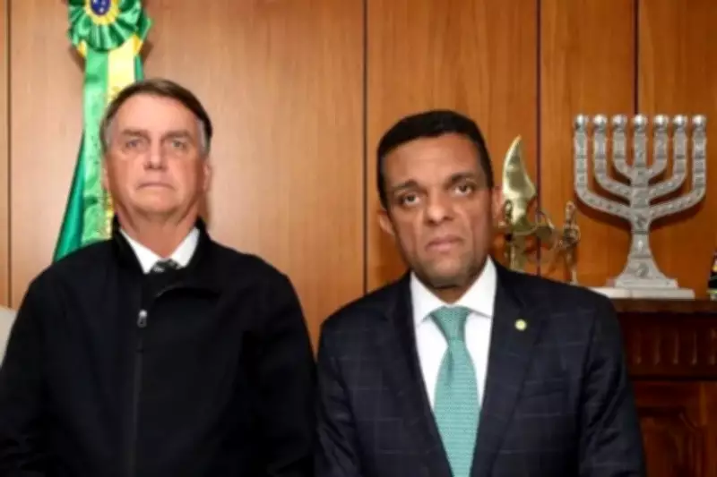 Deputado evangélico denuncia Flávio Bolsonaro por esquema de corrupção em hospitais do Rio