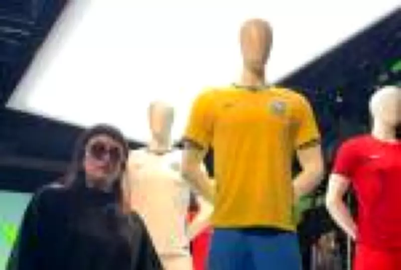 Designer Rachel Denti explica a polêmica camisa 'Vai, Brasa' da Seleção Brasileira