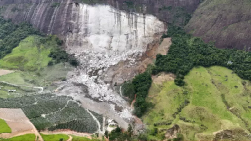 Deslizamento de rochas soterra casa em Afonso Cláudio, ES; atraso na obra salva família