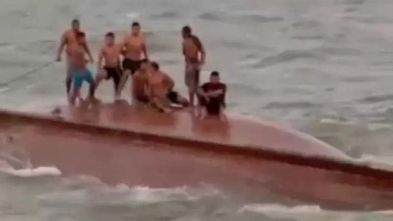 Dez pescadores são resgatados após naufrágio no litoral do Pará
