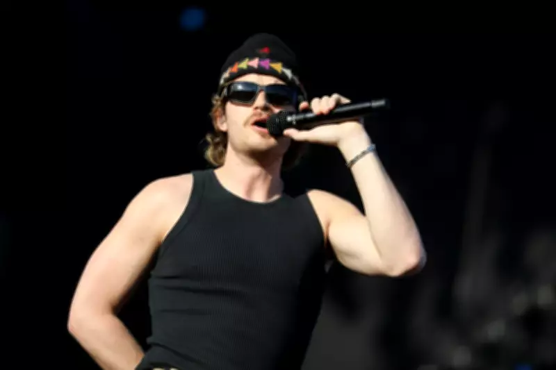 Djo no Lollapalooza 2026: Performance ainda busca identidade musical além de 'Stranger Things'