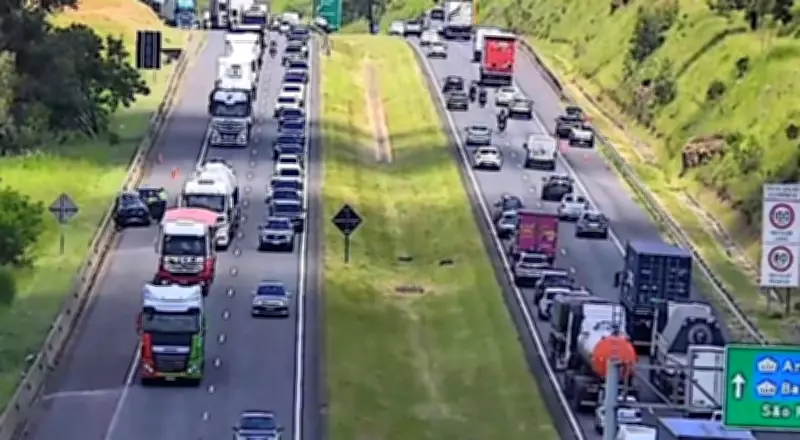 Dois acidentes simultâneos causam lentidão no Anel Viário de Campinas