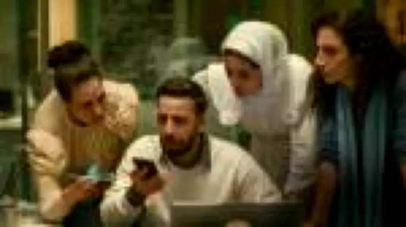 Dois filmes premiados do Oscar chegam ao streaming: documentário russo e drama tunisiano