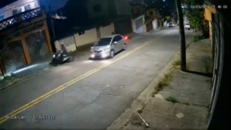 Dois homens derrubam entregador para roubar moto, mas motorista intervém e frustra assalto