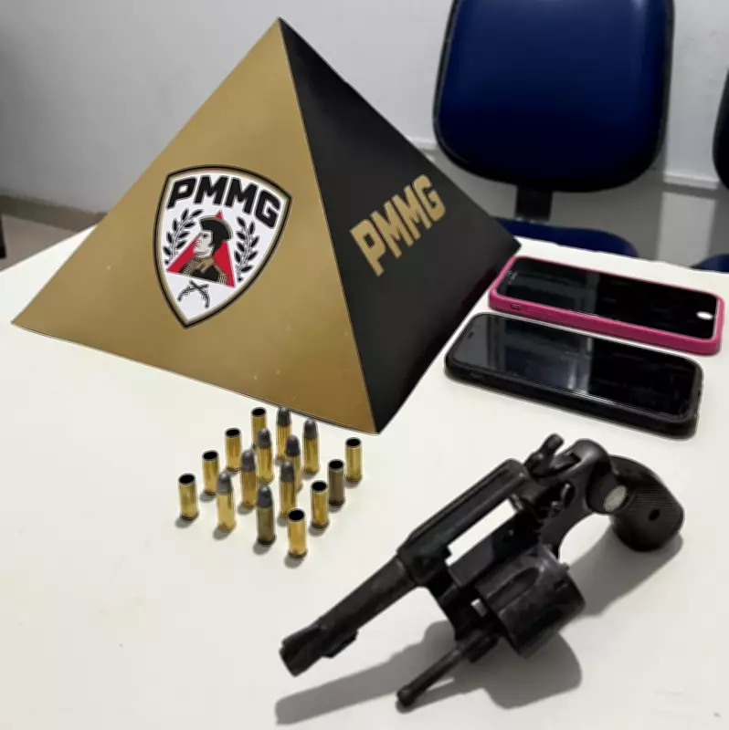 Dois homens são presos com revólver e munições após fuga em alta velocidade em Varzelândia