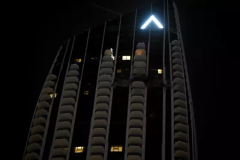 Drone iraniano atinge torre em Dubai; autoridades afirmam que não há feridos